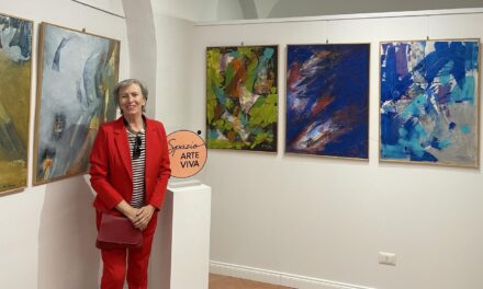 Emozioni e luce su tela: a Tortona in mostra le opere dell’artista alessandrina Niki Taverna
