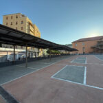 Rigenerazione urbana a Imperia: aperti 58 parcheggi in Piazza Calvi con pannelli fotovoltaici e una zona per eventi