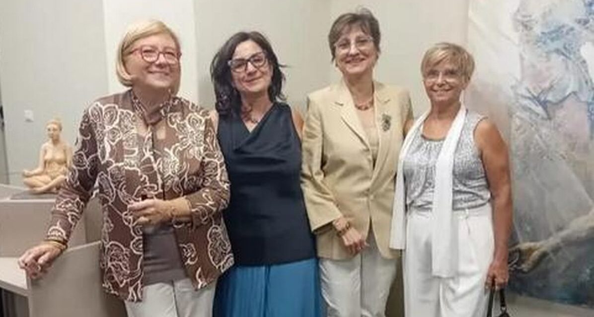 Pontecurone celebra la bellezza dell’arte: inaugurata la mostra “Materia e Movimento” con Manuela Serra e Lorena Lavezzo
