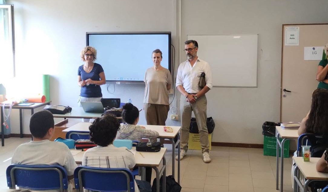 Prima campanella alla “Valenziano”: il Sindaco Chiodi saluta gli studenti per l’inizio dell’anno scolastico