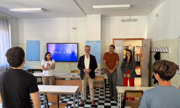 Primo giorno di scuola a Tortona: il Sindaco Chiodi con Sgheiz e Castellini in visita negli istituti cittadini