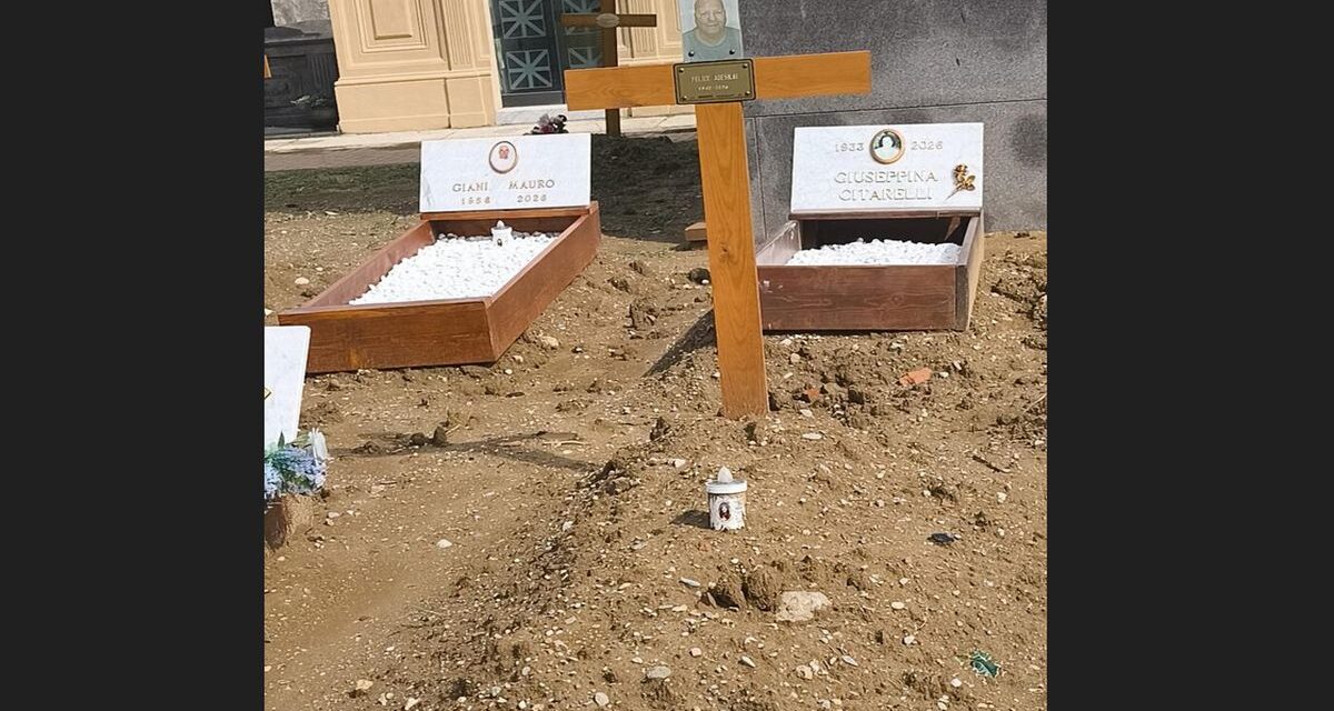 Furto vergognoso al cimitero di Tortona: spariscono i legni della sepoltura e i fiori. “Siamo allo schifo più assurdo”