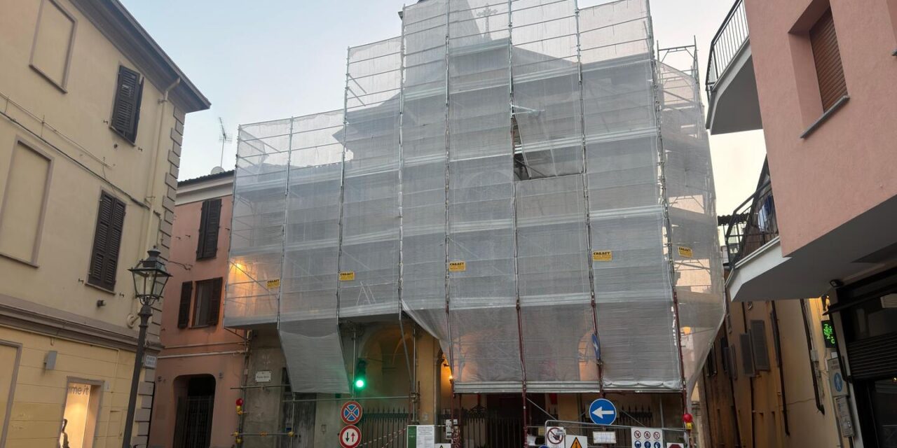 Tortona, al via il restauro della facciata di San Rocco: un progetto di comunità sostenuto dalla Fondazione Cassa Risparmio