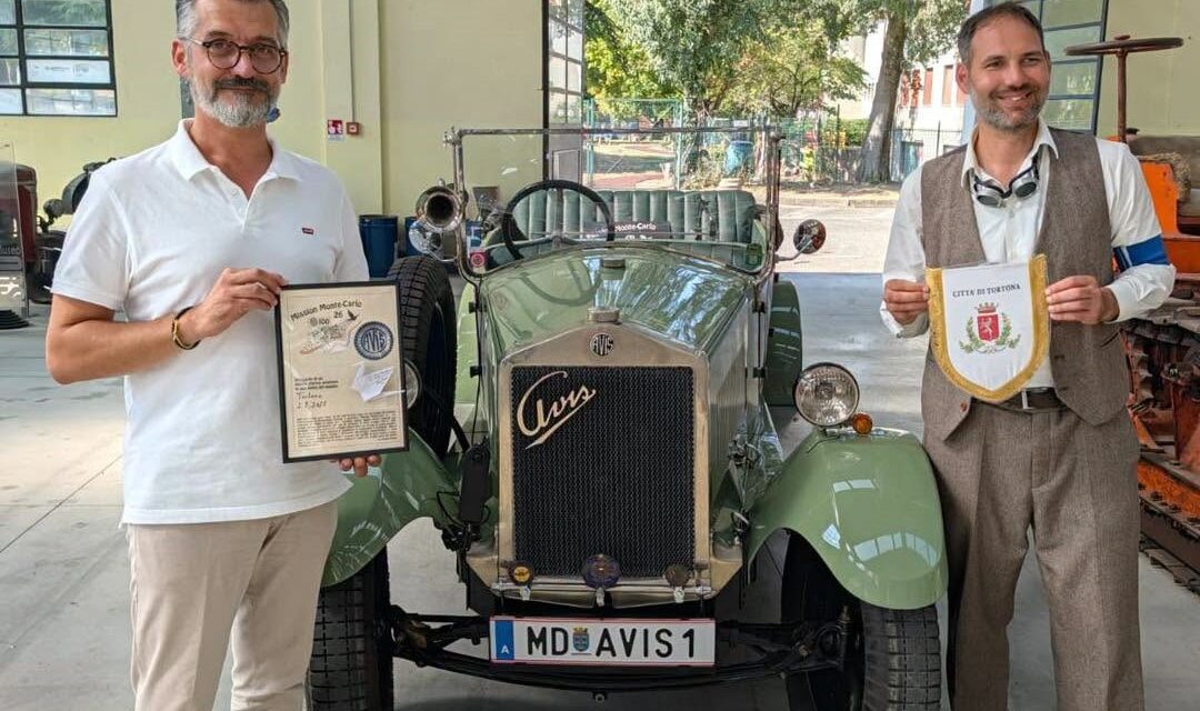 Fascino d’altri tempi a Tortona: un’auto del 1926 incontra i trattori storici del Museo Orsi