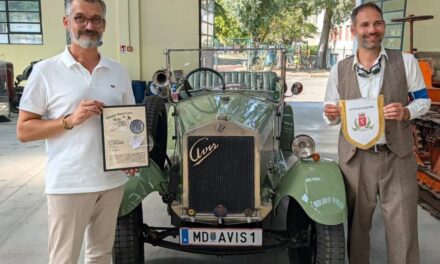 Fascino d’altri tempi a Tortona: un’auto del 1926 incontra i trattori storici del Museo Orsi