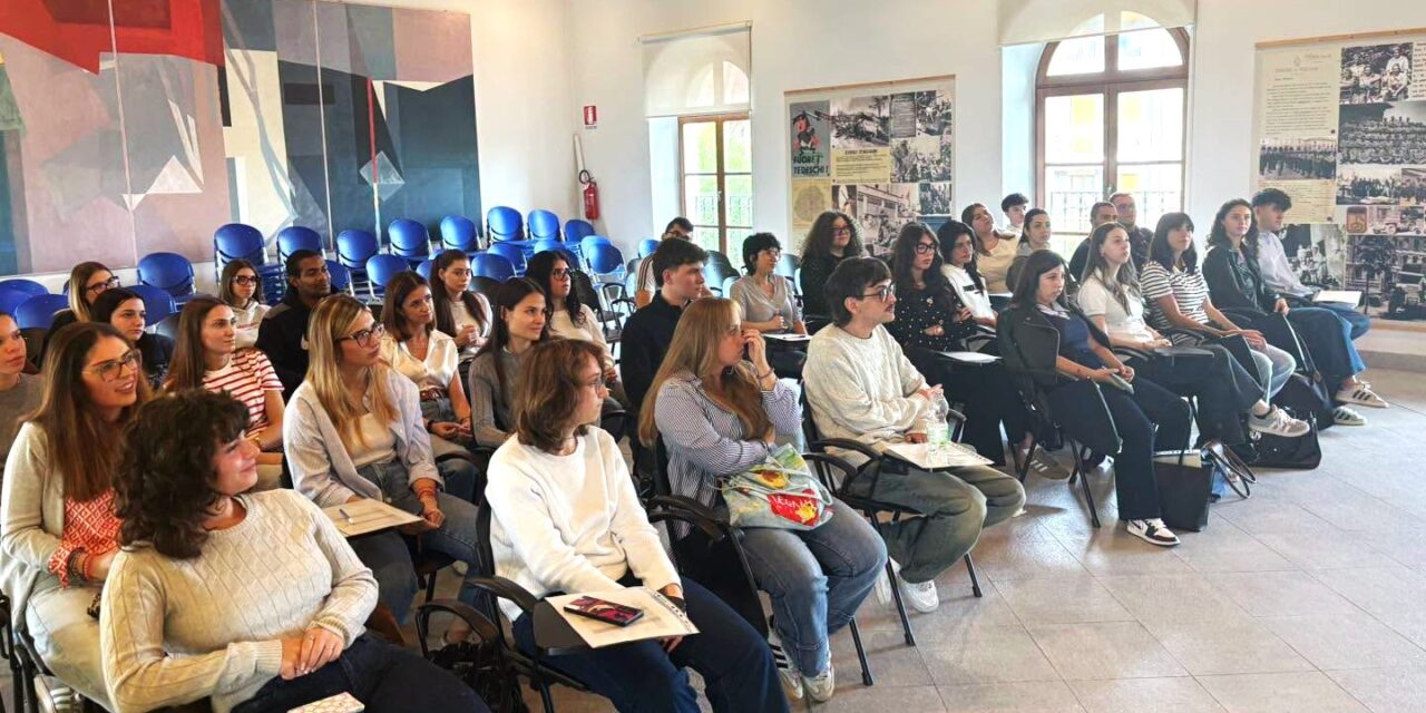 Tortona accoglie i nuovi volontari del Servizio Civile Universale: il benvenuto del Sindaco Chiodi in Municipio