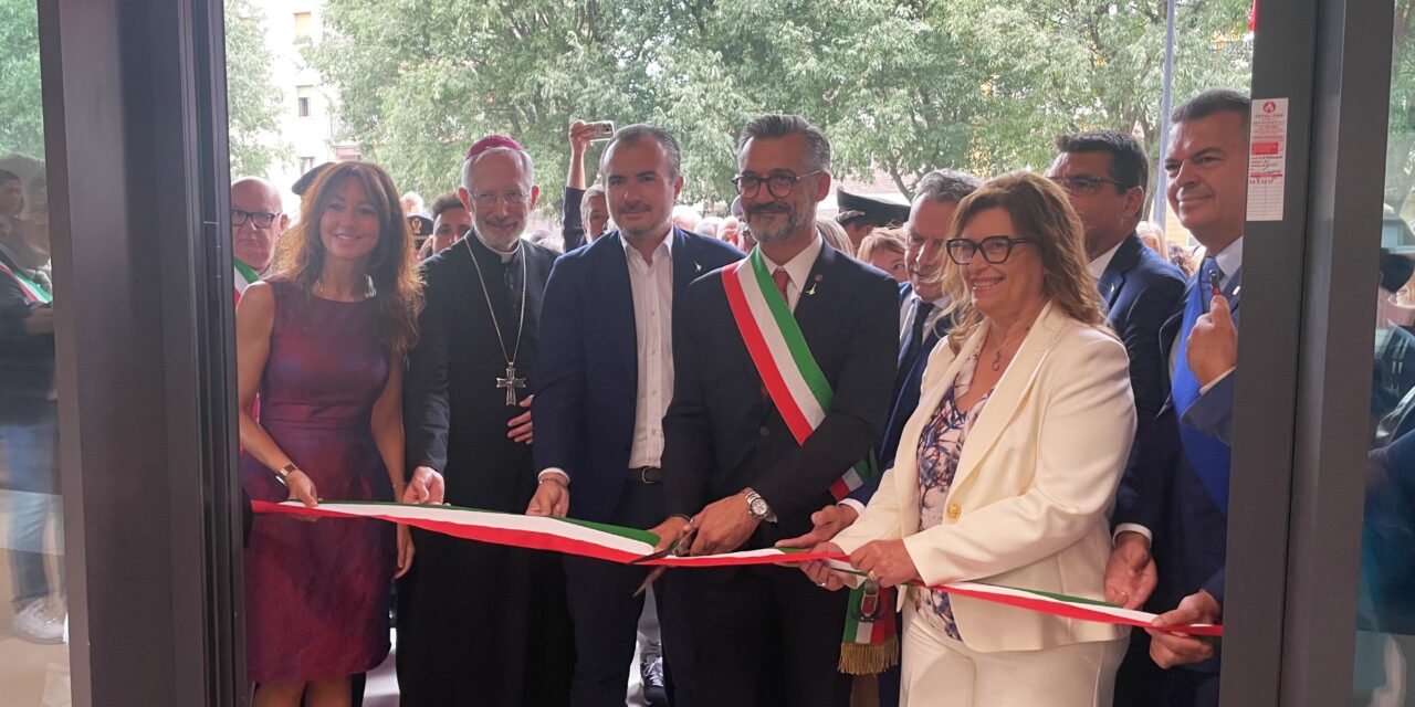 Tortona, inaugurata la nuova scuola “Salvo D’Acquisto”, le dichiarazioni, le immagini, i video e gli interni