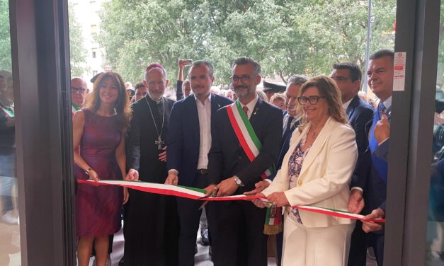 Tortona, inaugurata la nuova scuola “Salvo D’Acquisto”, le dichiarazioni, le immagini, i video e gli interni