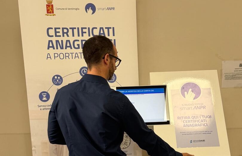 Semplificazione e servizi digitali: attivo all’Anagrafe di Ventimiglia il nuovo totem interattivo