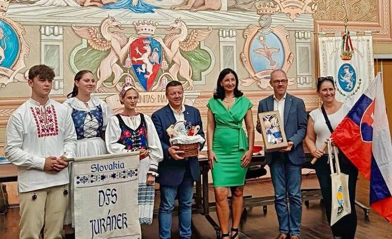 Il folklore mondiale incanta Diano Marina: grande successo per la nona edizione e sabato il gran finale