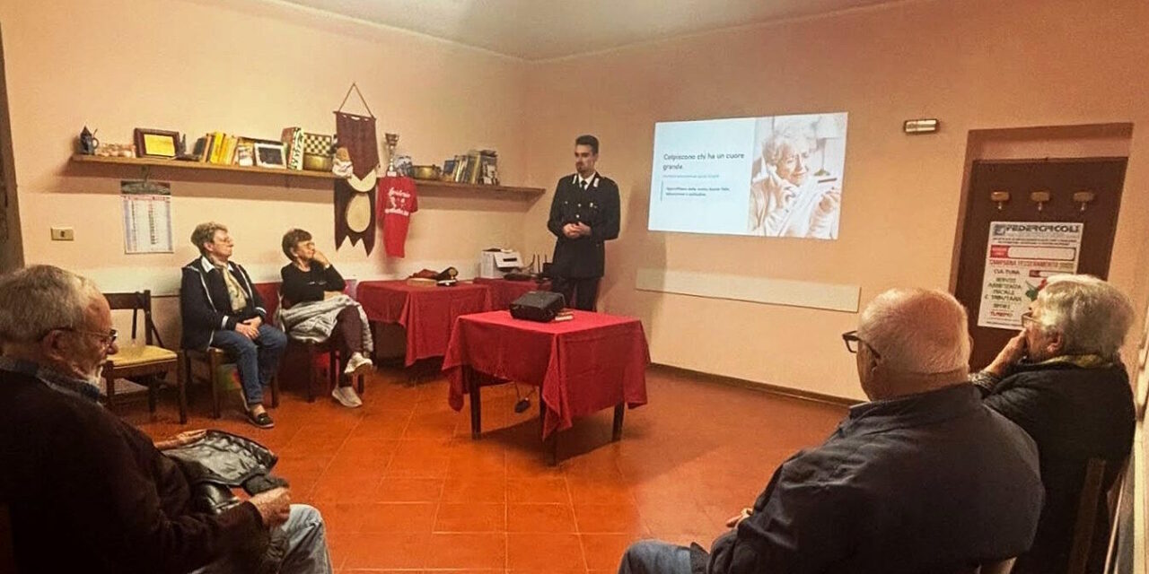 Truffe agli anziani, i Carabinieri incontrano i cittadini a Mombello Monferrato: consigli pratici e adesivi salvavita per le case