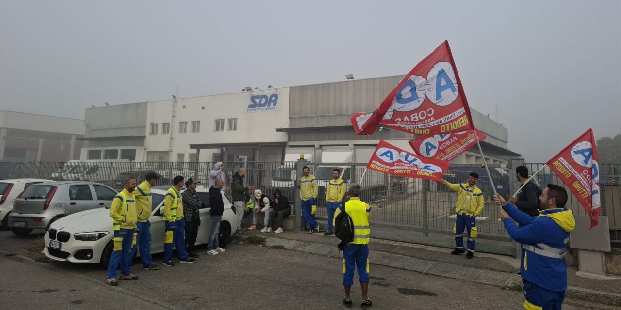 Sciopero dei corrieri SDA ad Alessandria: braccia incrociate contro i ritardi e le uscite tardive dal deposito