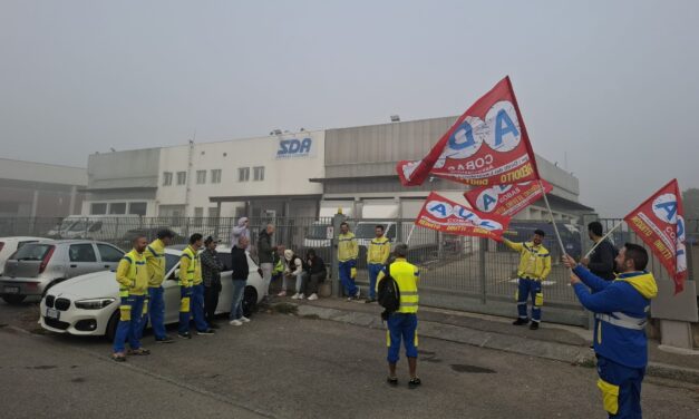 Sciopero dei corrieri SDA ad Alessandria: braccia incrociate contro i ritardi e le uscite tardive dal deposito