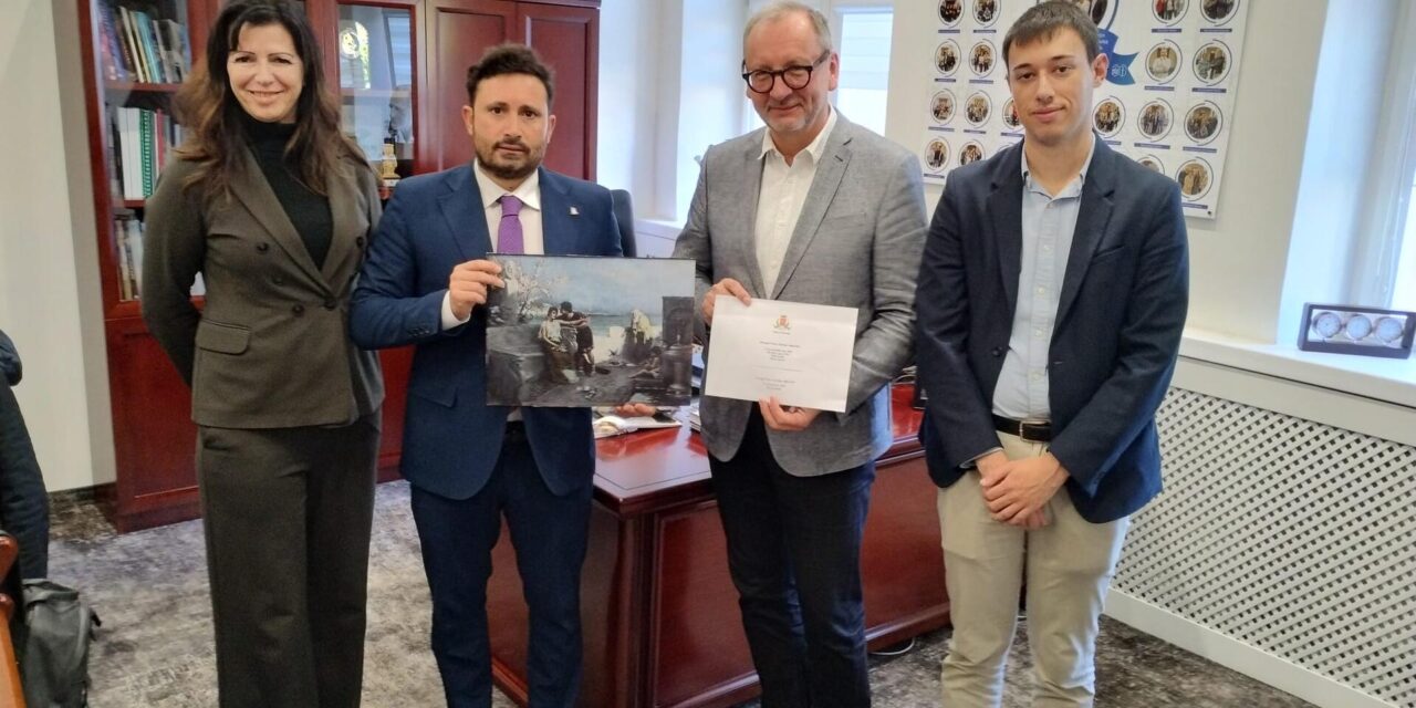 L’eccellenza museale tortonese fa tappa in Polonia: prosegue il patto istituzionale e artistico con Zduńska Wola