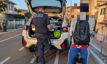 Giro di vite sulle e-bike truccate a Diano Marina: sequestri e multe della Polizia Locale, una sfrecciava a 70 km/h