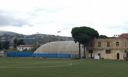 Campo sportivo di Diano Marina, migliora l’illuminazione: affidato il materiale elettrico per 18 nuovi corpi illuminanti
