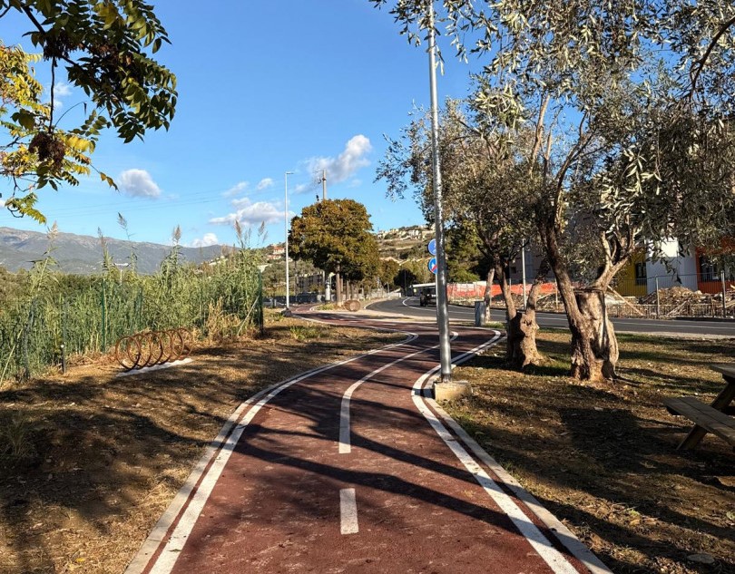 Nuova pista ciclopedonale in corso Salvador Allende: inaugurato il tratto che collega la città alla Ciclabile Riviera dei Fiori