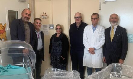 Una culla per la vita nel ricordo di Elena: grande donazione alla Neonatologia dell’Ospedale di Alessandria