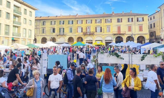 Tortona ha celebra la Giornata del Volontariato: festa grande in piazza col sindaco Chiodi e le associazioni. Le immagini