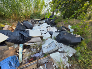 Discarica abusiva in zona industriale a Casale Monferrato: incastrato dalle telecamere e denunciato per abbandono di rifiuti