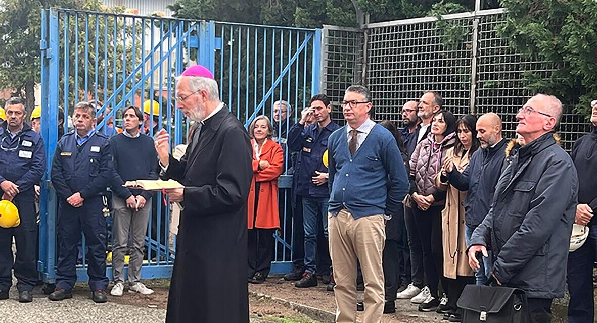 Crisi Ex Ilva a Novi Ligure, la lettera del Vescovo Guido Marini: «Non siete soli, la Chiesa prega per il vostro futuro»